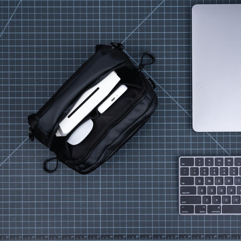 Tech Bag Large in Black - Image 5